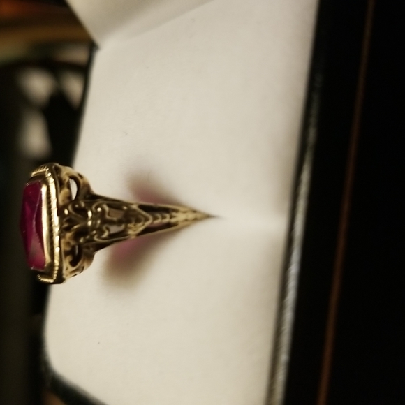 Vintage 1860s Gold Filigree Pink Glass ring - Picture 2 of 12